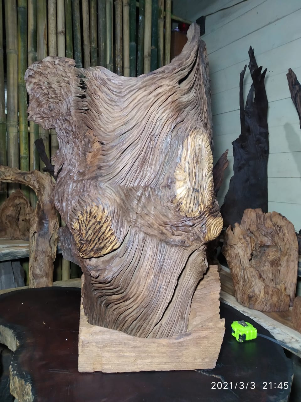 Pengrajin Pahat Kayu Ulin foto_ekonomi_kreatif_16185530641.jpg